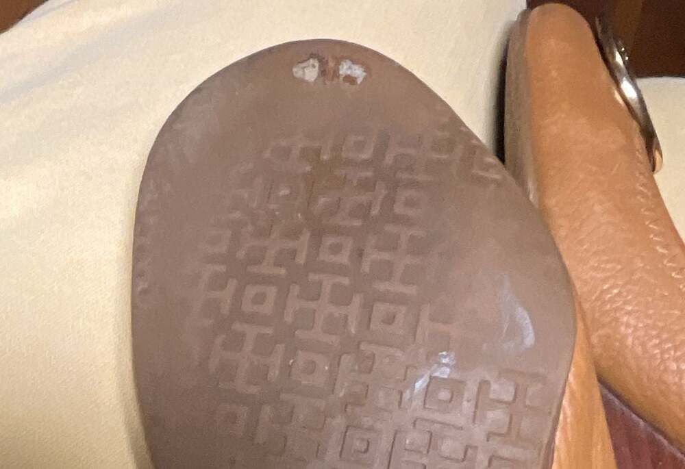 Tory Burch Tan Leather Medallion Wedge Pumps Heels Size 7M "As Is" Parts, Repair - Picture 11 of 11